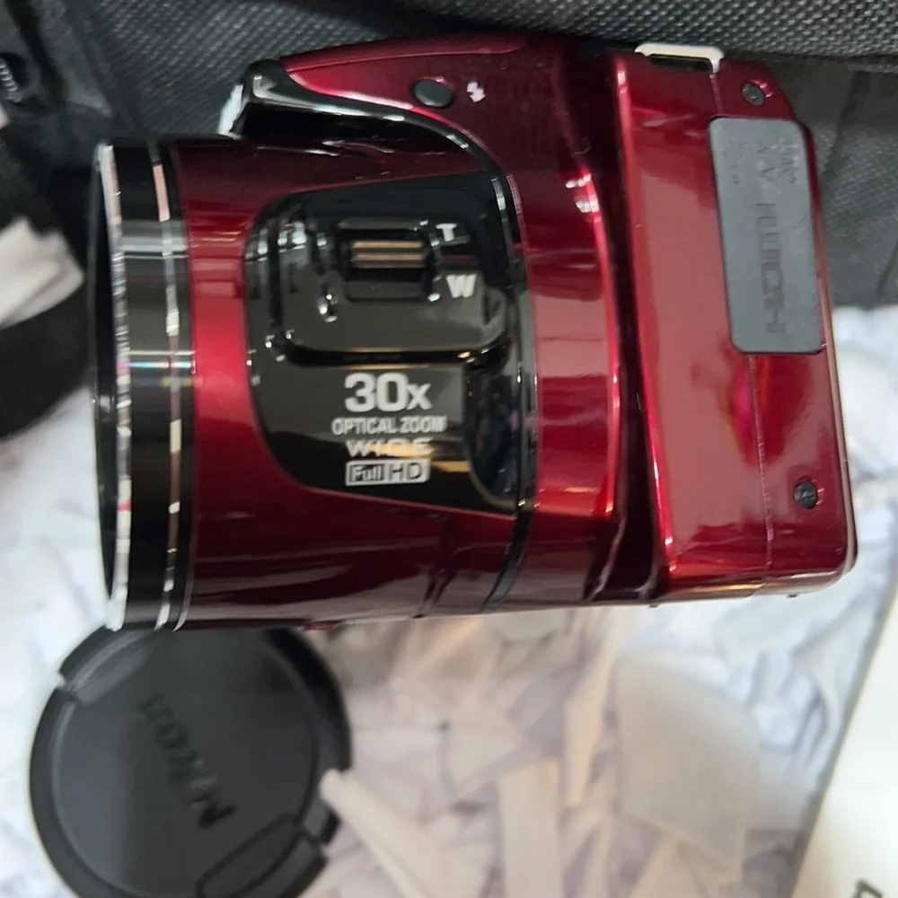 NIKON RED L820 **PREOWNED** Comes with full accessories!